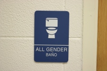 Red Oak Elementary School (Highland Park, IL); All Gender Bathroom ADA compliant sign with Spanish copy